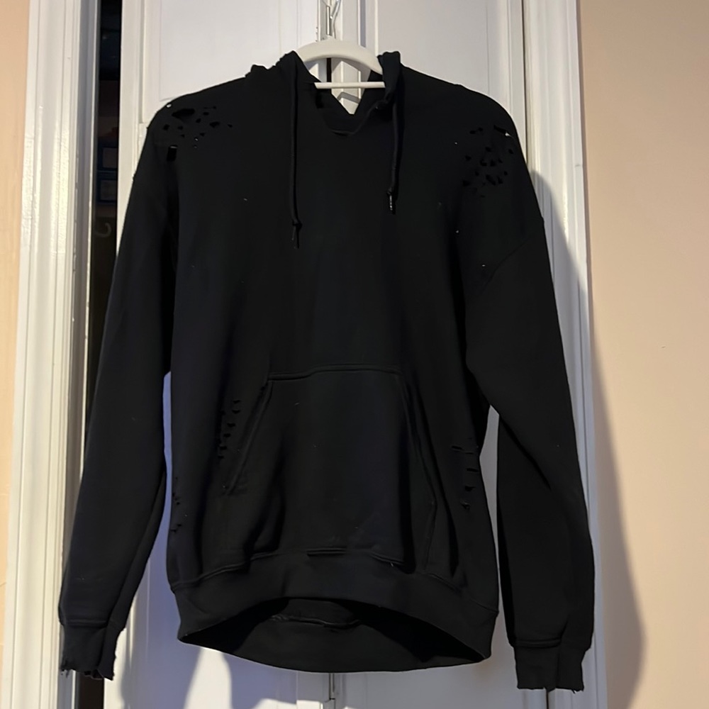 Gildan hooded sweatshirt distressed with bling Tongues on sleeve great condition